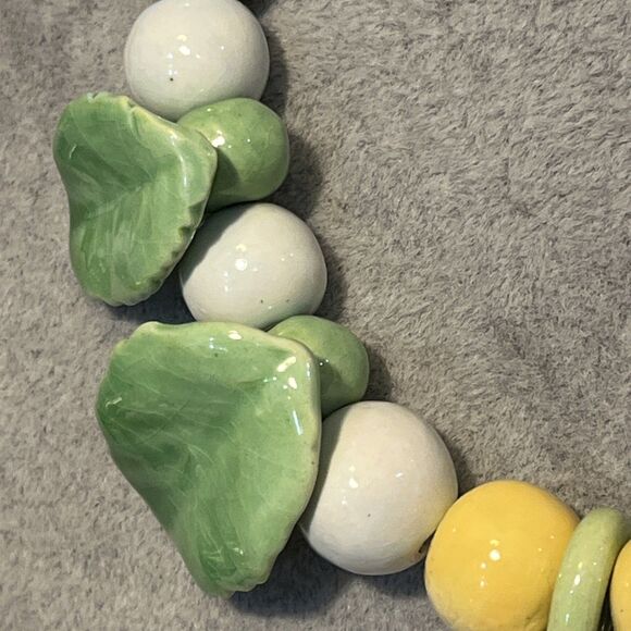 Beautiful Parrot Pearls Pastel Ceramic Vintage Rose Flower Leaf Necklace EUC - Picture 5 of 10